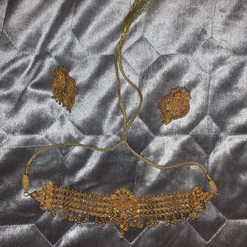 Indian necklace and earring set